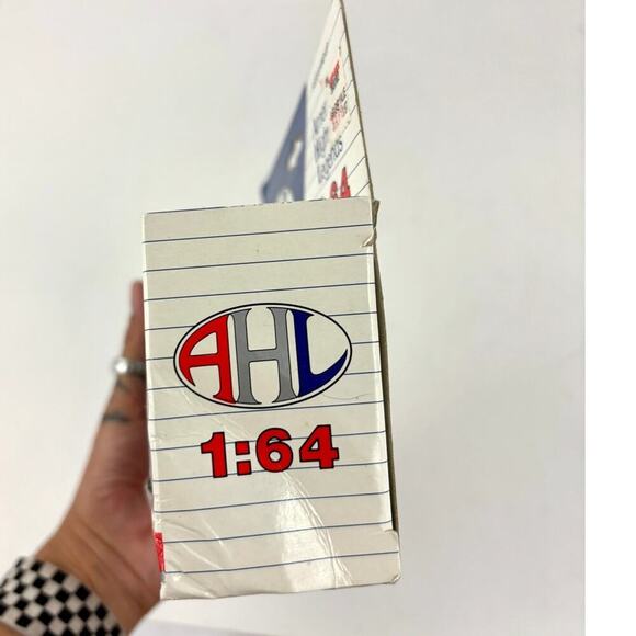 AHL American Highway Legends 1:64 Indian Motorcycles GMC T-70 Delivery Truck - Picture 6 of 7